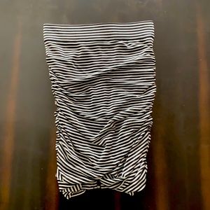 Size XS Armani exchange skirt, rouged in back